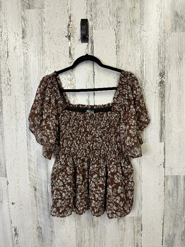 Top Short Sleeve By Cmc  Size: 1x