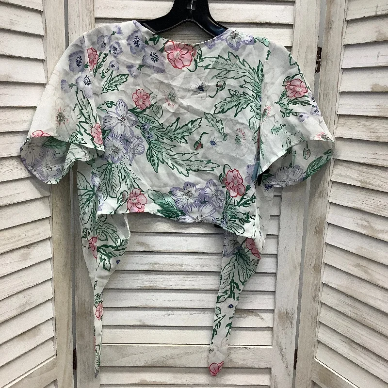 Top Short Sleeve By Pretty Little Thing  Size: 8